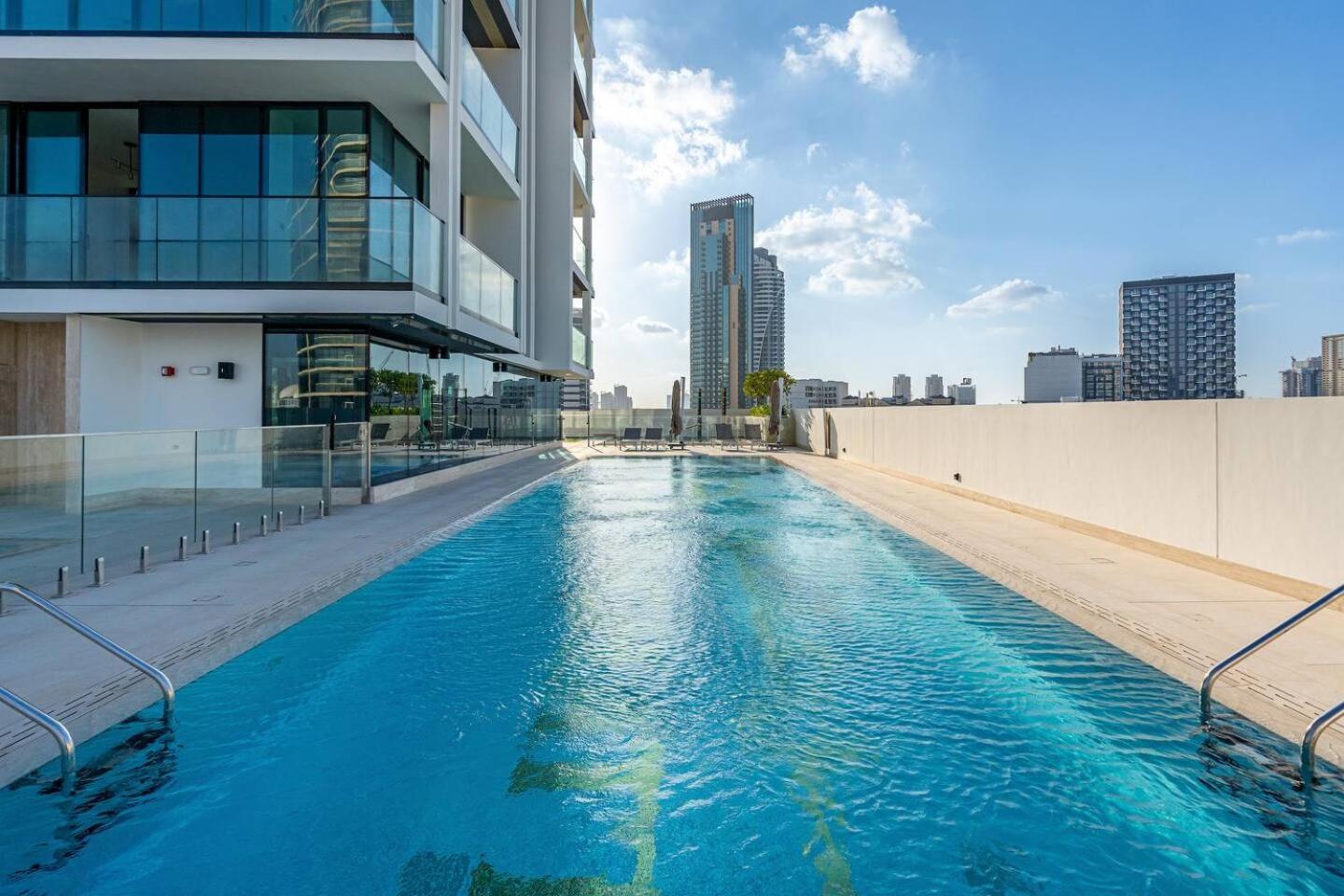 Elegant 1br In Jvc With Spacious Balcony & Views *