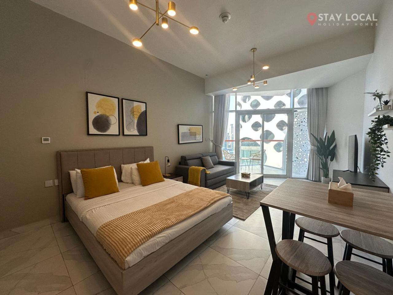 Uptown Getaway Charming With Canal Burj & View