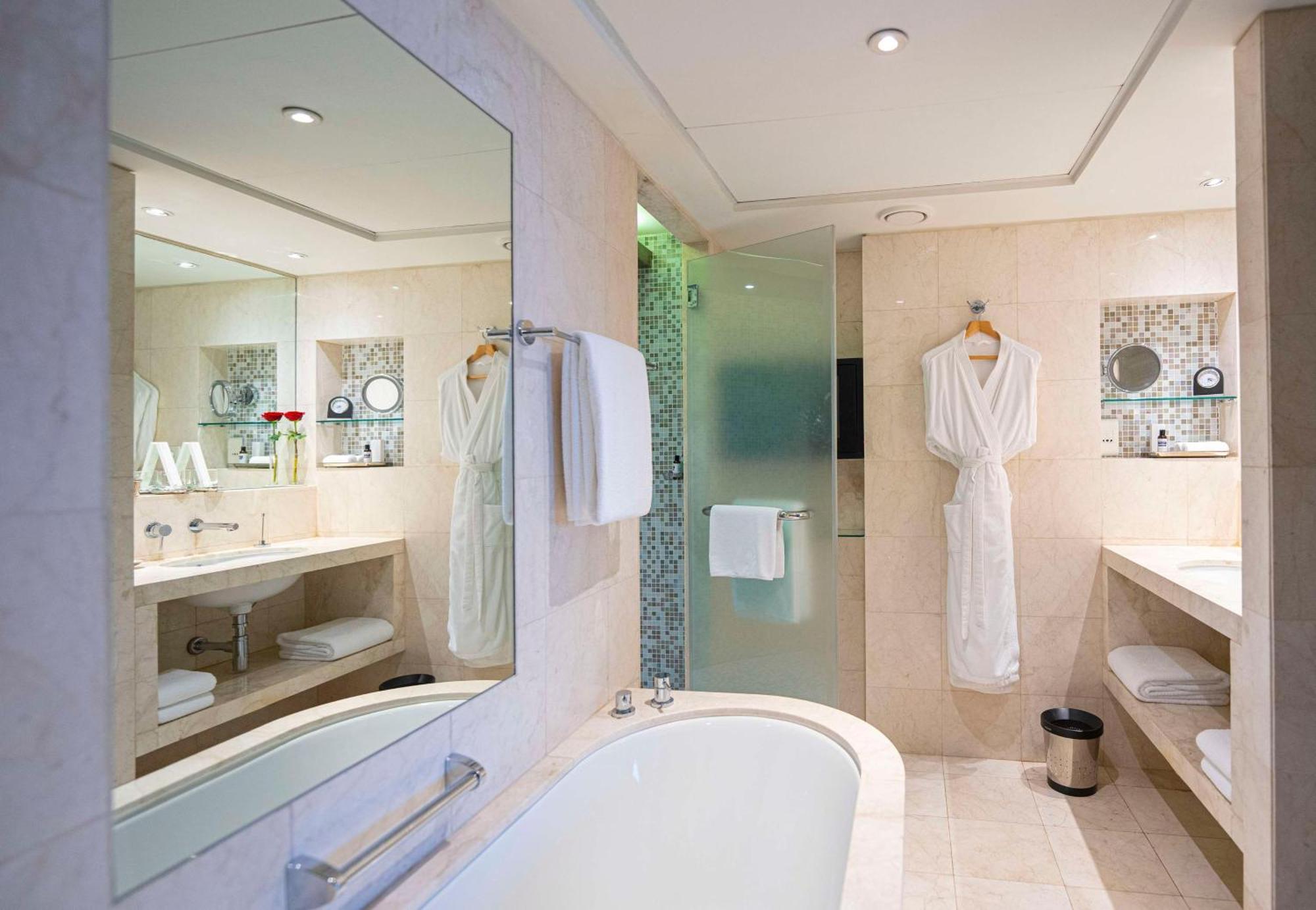 Hyatt Regency - Corniche Hotel 5*