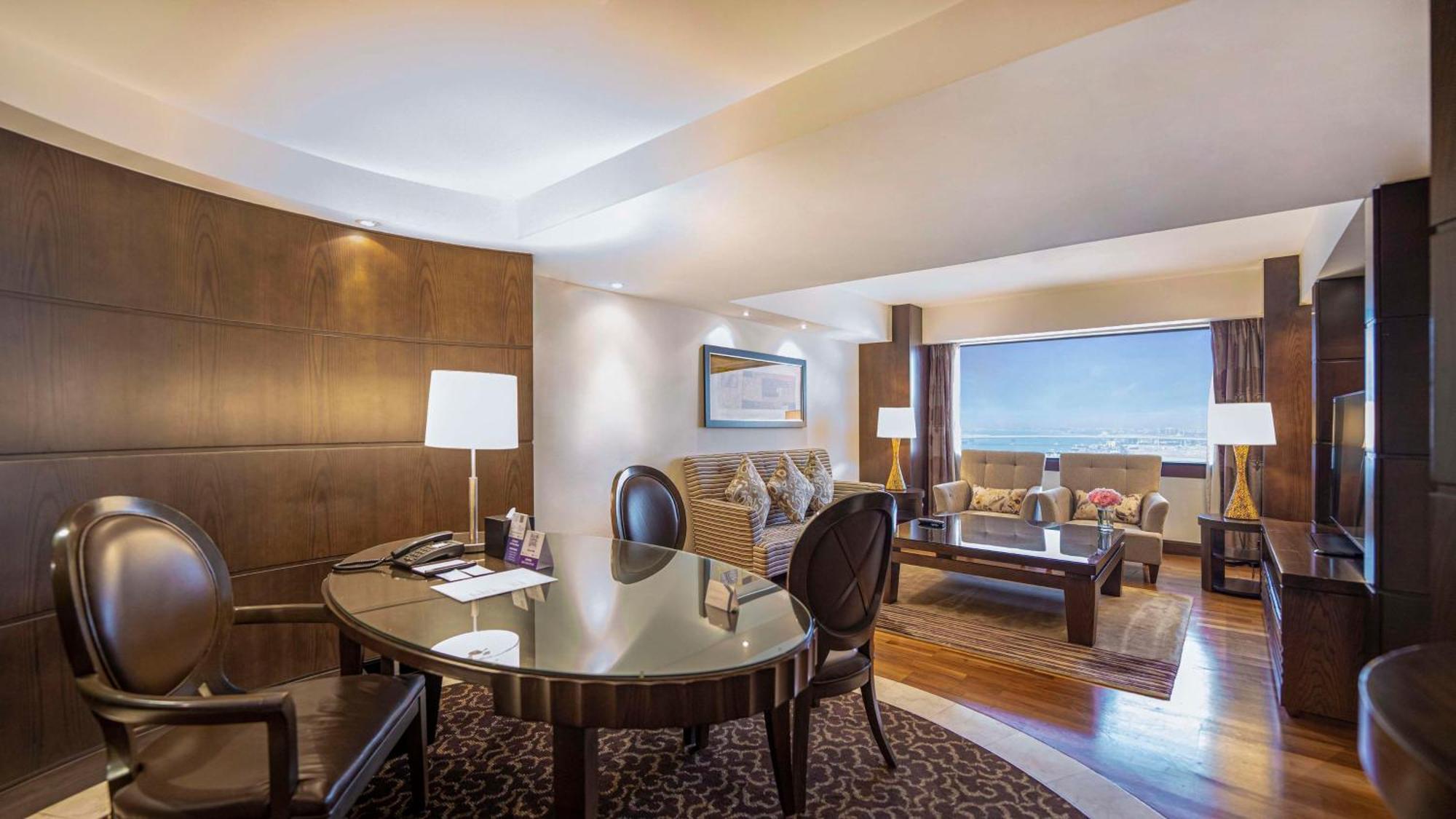 Hotel Hyatt Regency - Corniche 5*