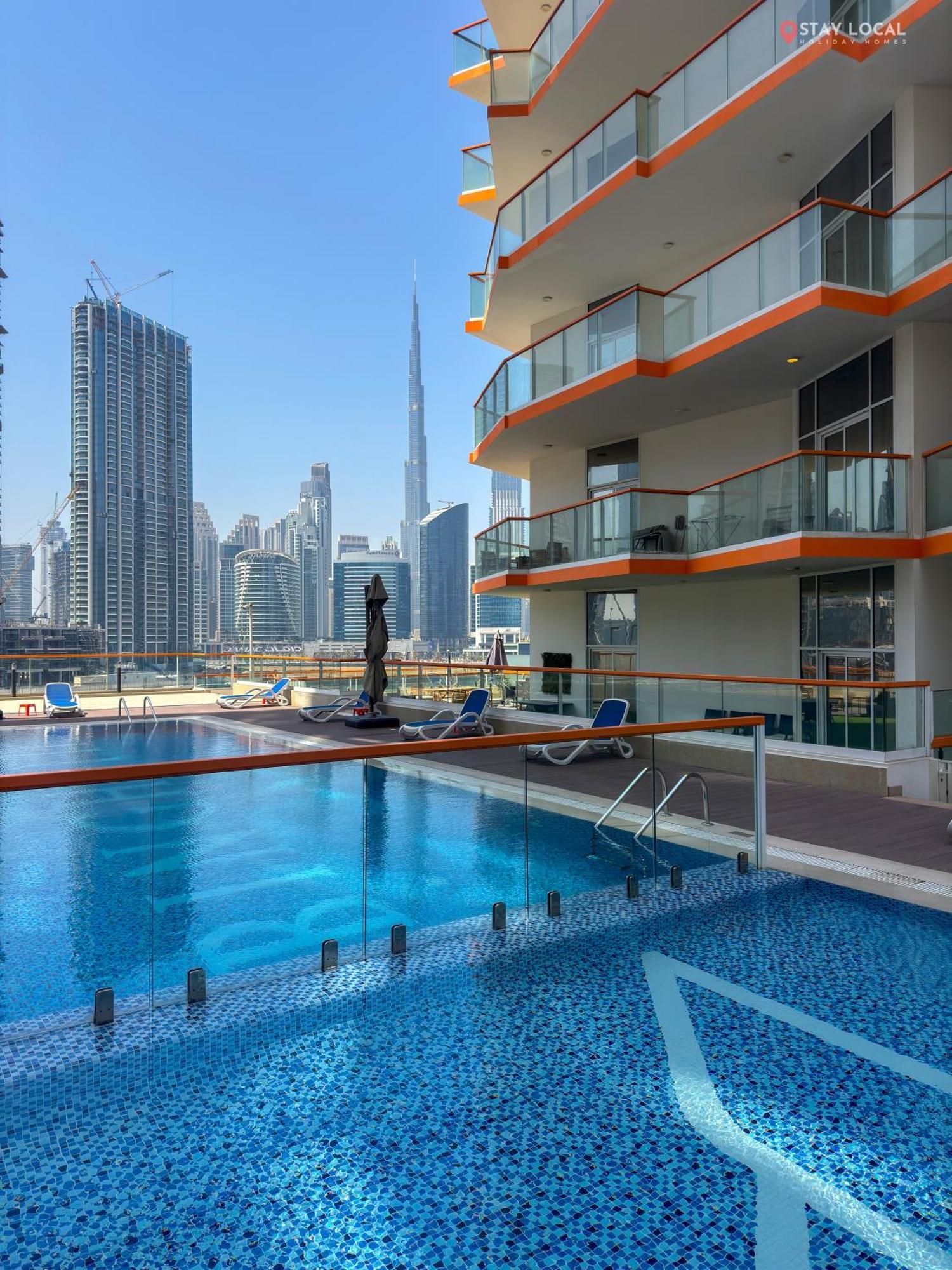 Uptown Getaway Charming With Canal Burj & View