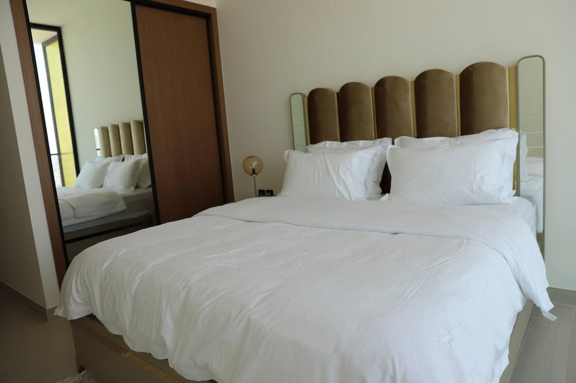 Serene With Private Indoor Pool Apartment *