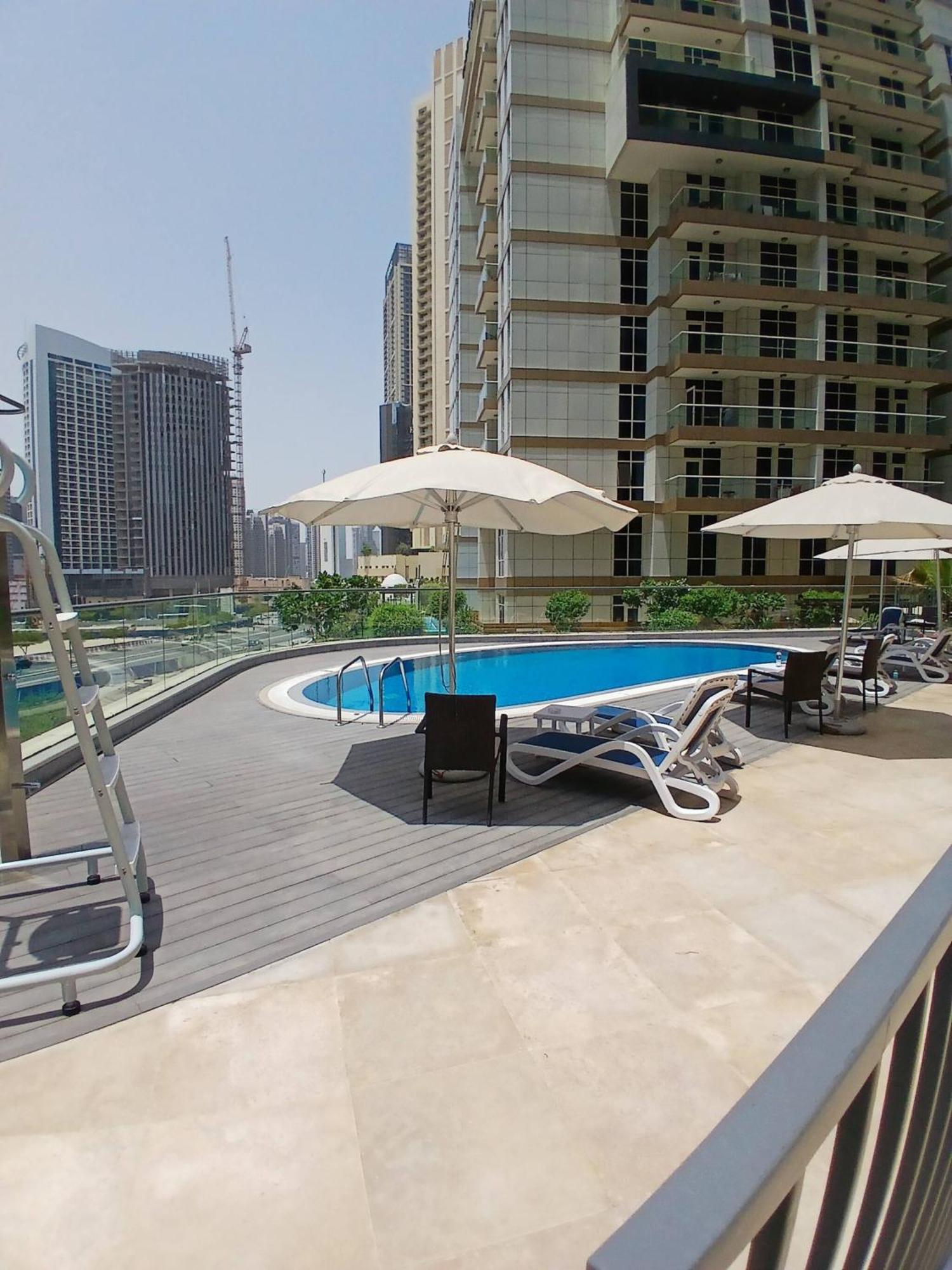 Apartment Elegant Escapes - Homely 1b In Dunya Tower Dubai
