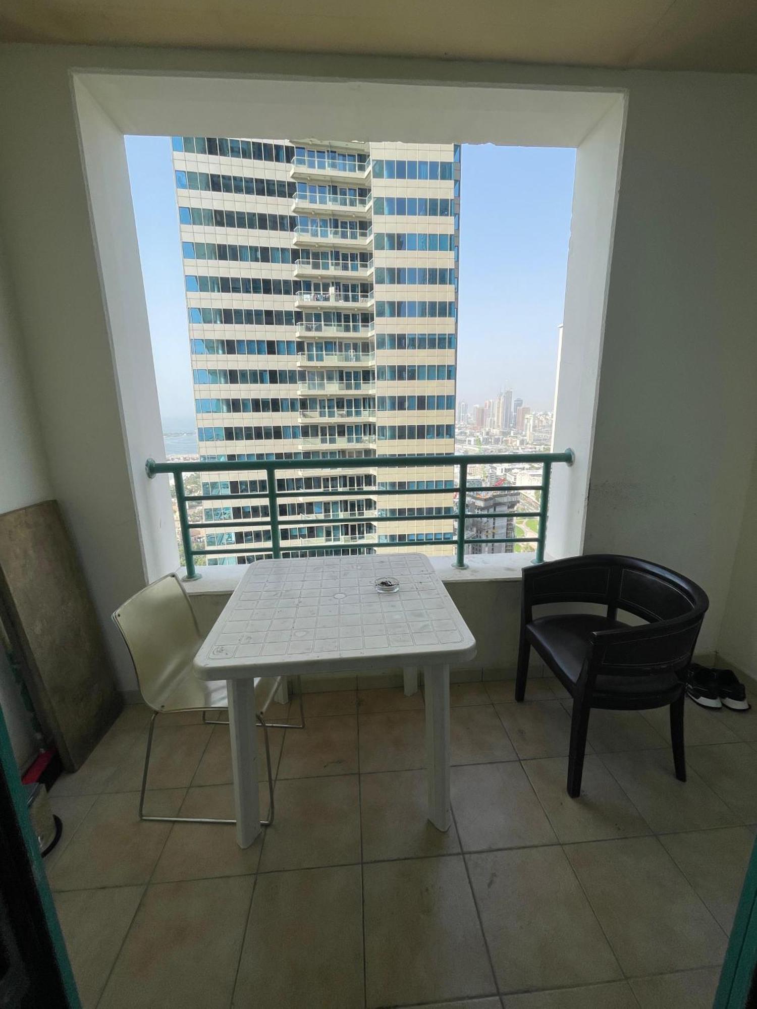 Crown Tower - Single For Males Homestay *