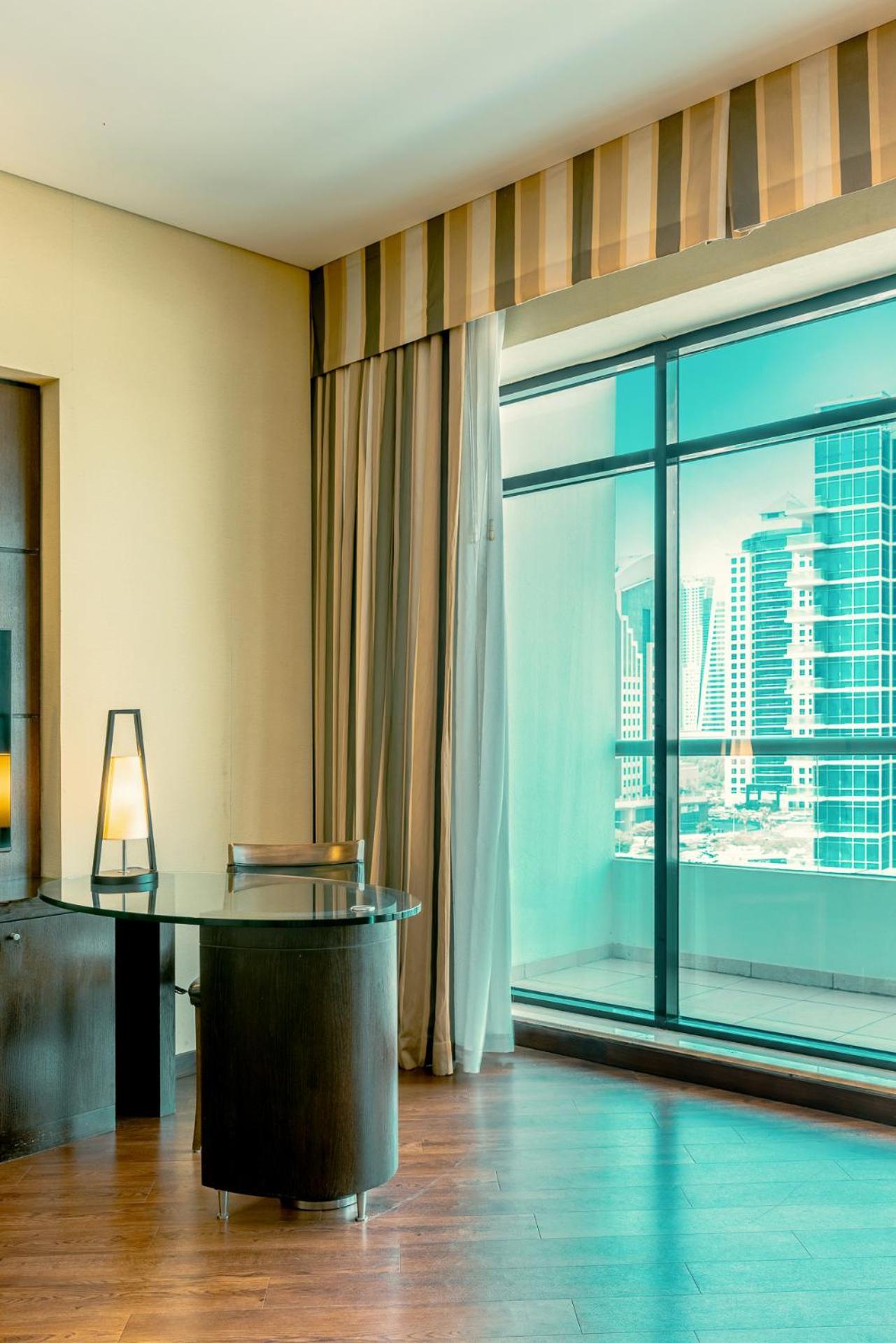 Time Oak & Dubai