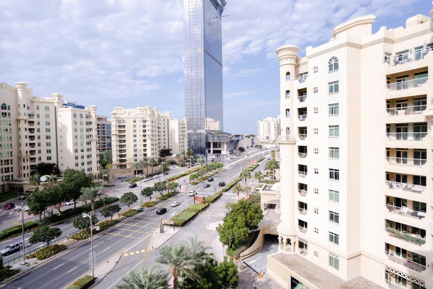 The Palm Luxury 4-Br Beach Club Access Dubai Apartment