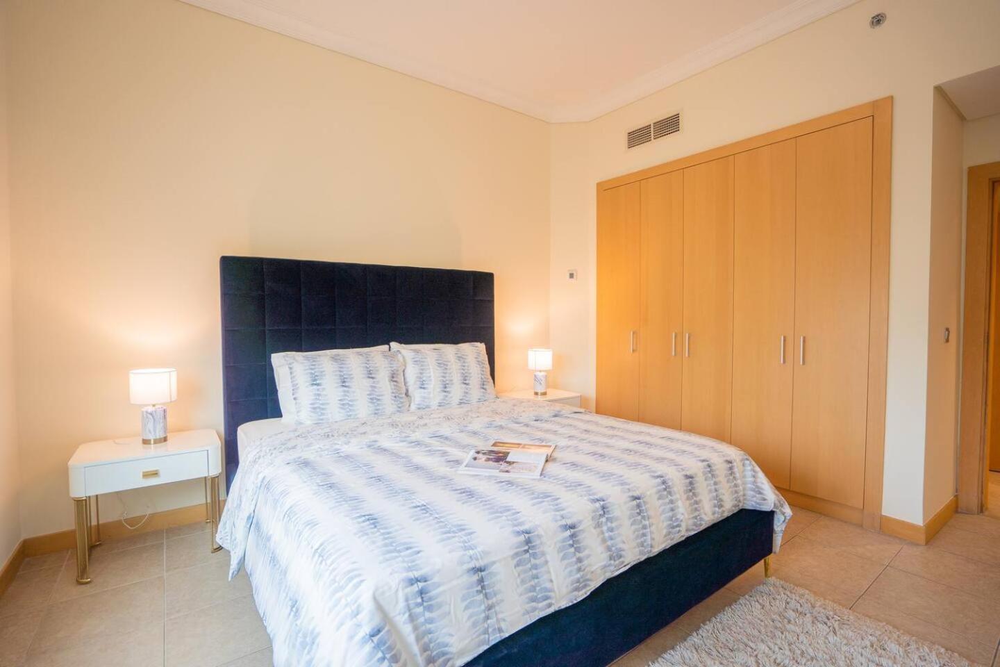 The Palm Luxury 4-Br Beach Club Access Dubai Apartment Dubai