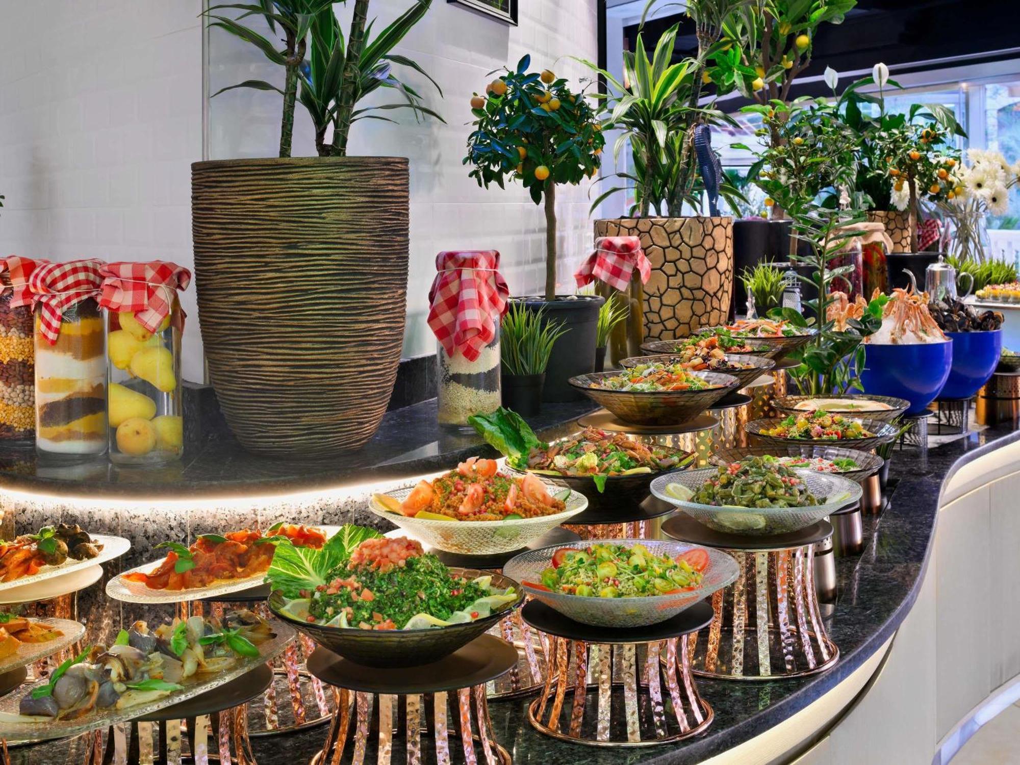 Swissotel Al Murooj 5*