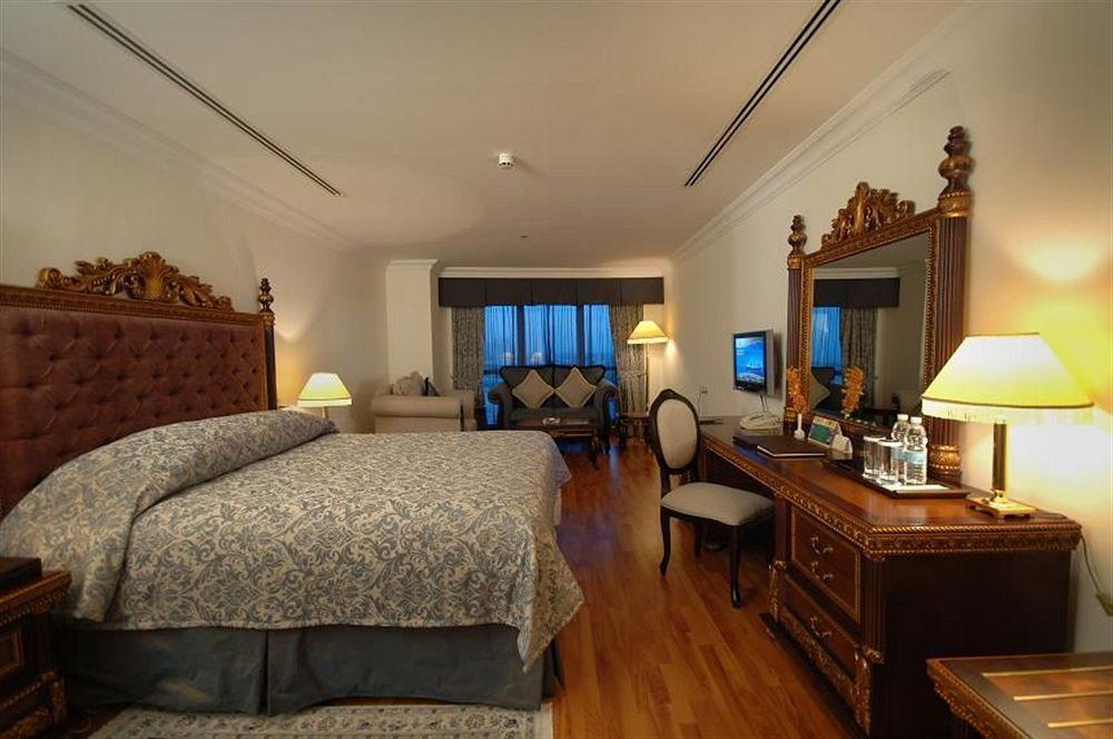 Grand Excelsior Al Barsha Hotel 4*
