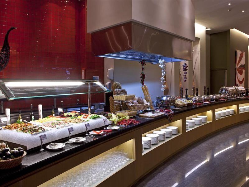 Ibis Mall Avenue Hotel