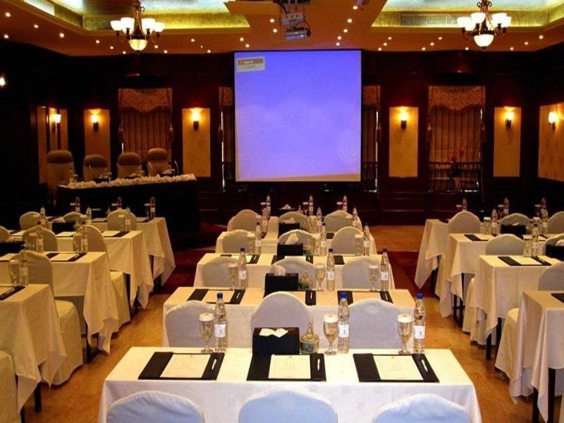 Hotel Emirates Concorde & 4*