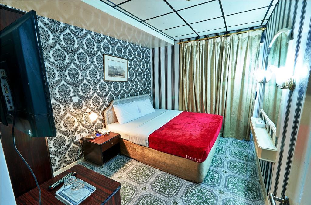 West Hotel *