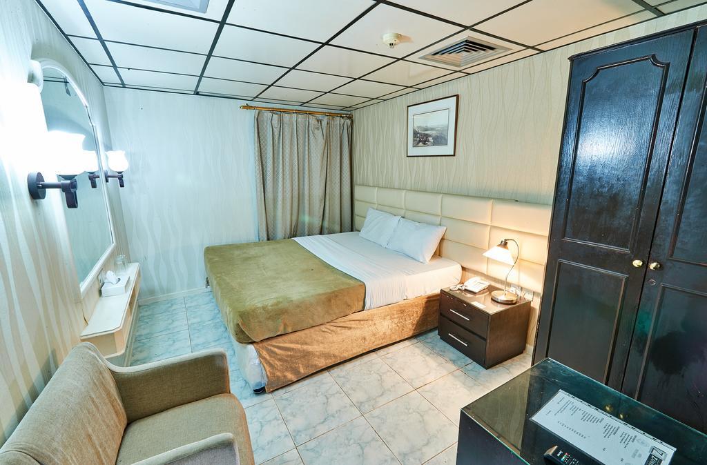Hotel West *