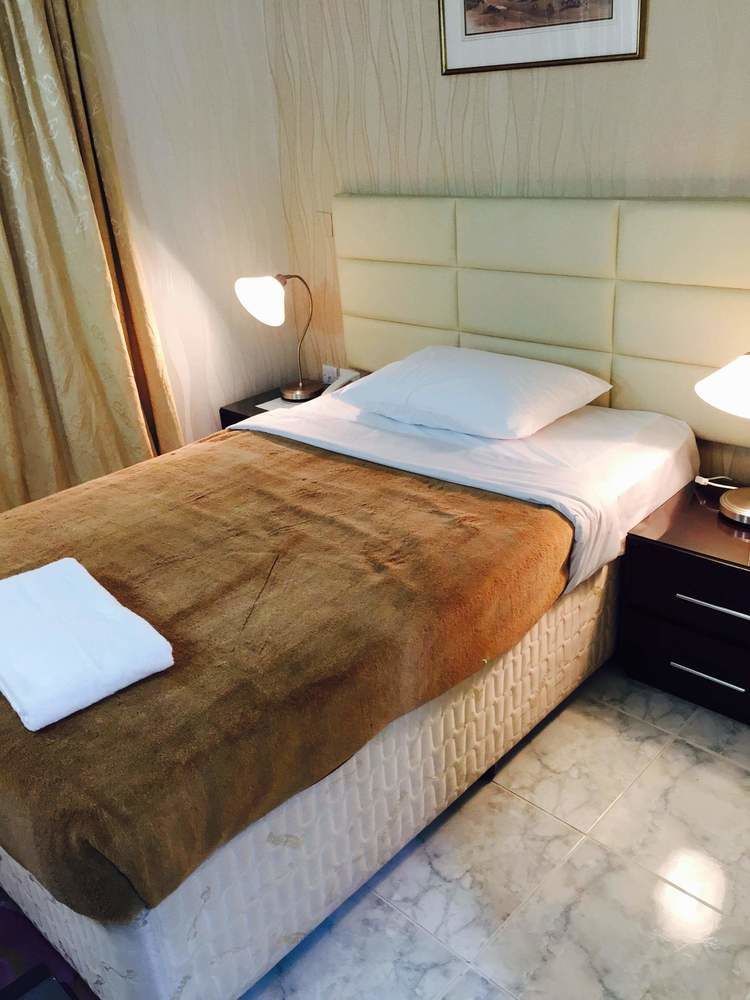 Hotel West *