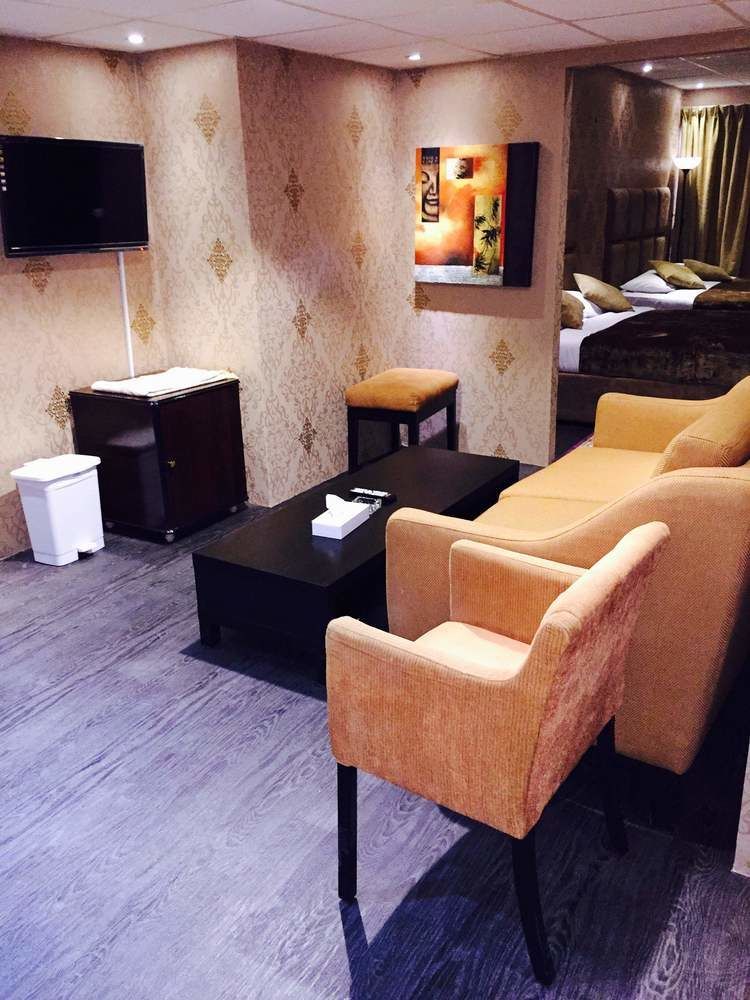West Hotel *