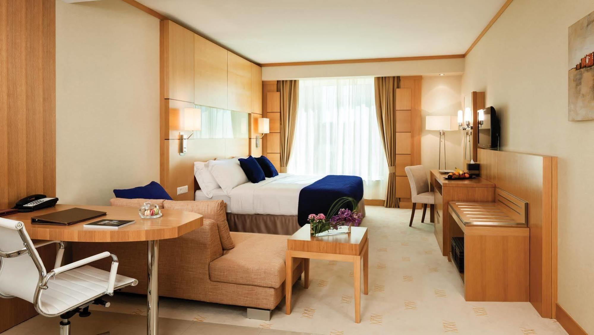 Hotel Carlton Downtown 4*