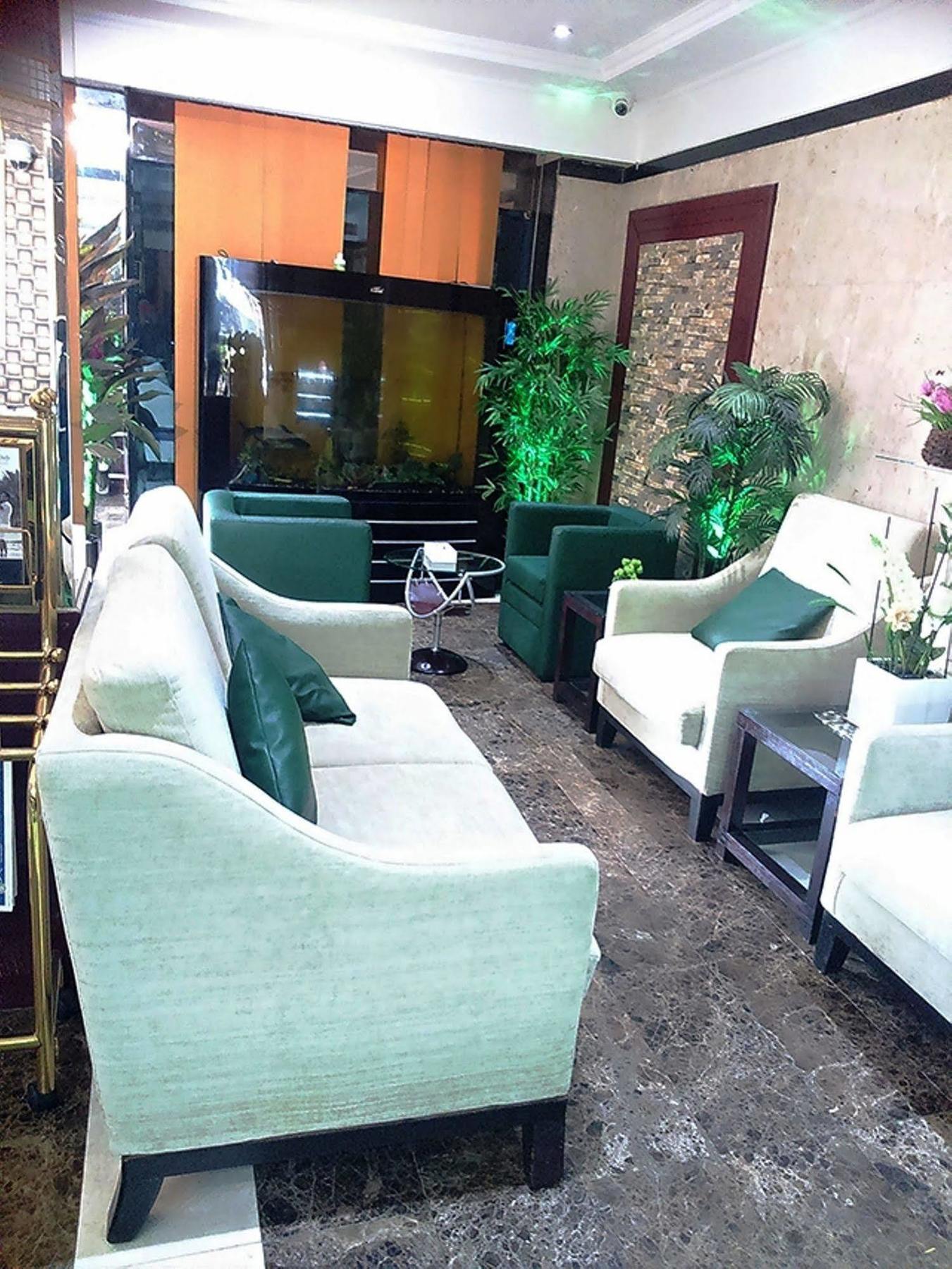 Hotel West *