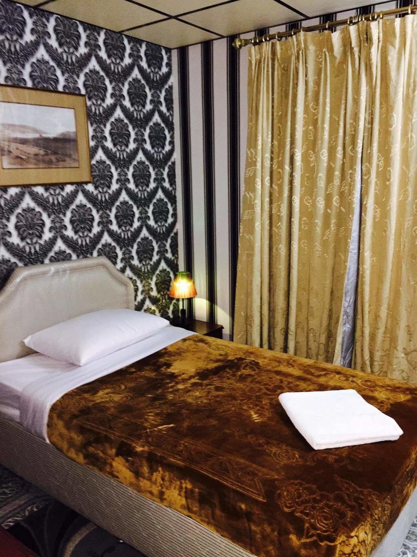 West Hotel *
