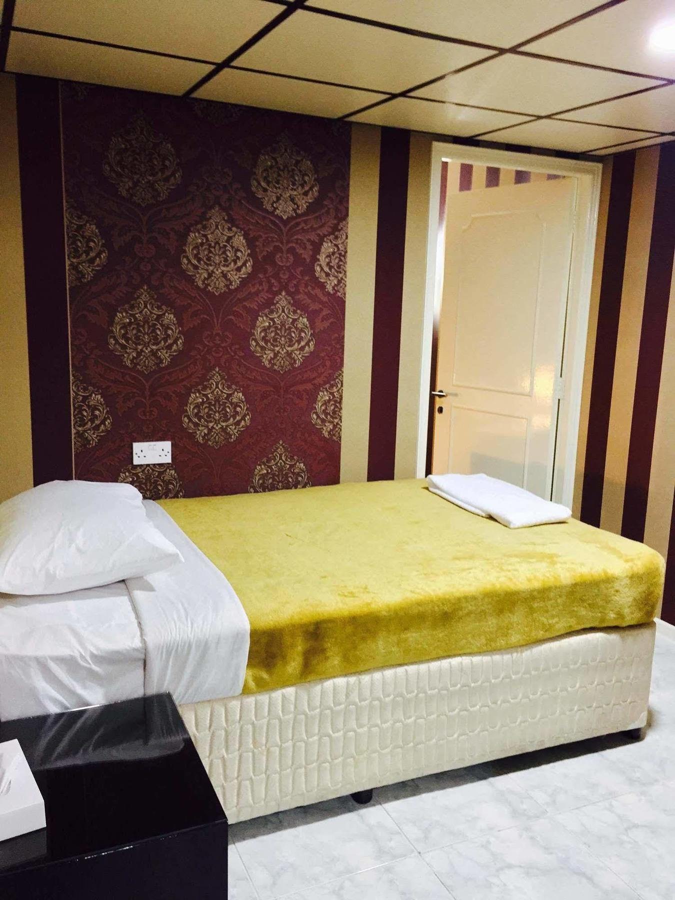 West Hotel *