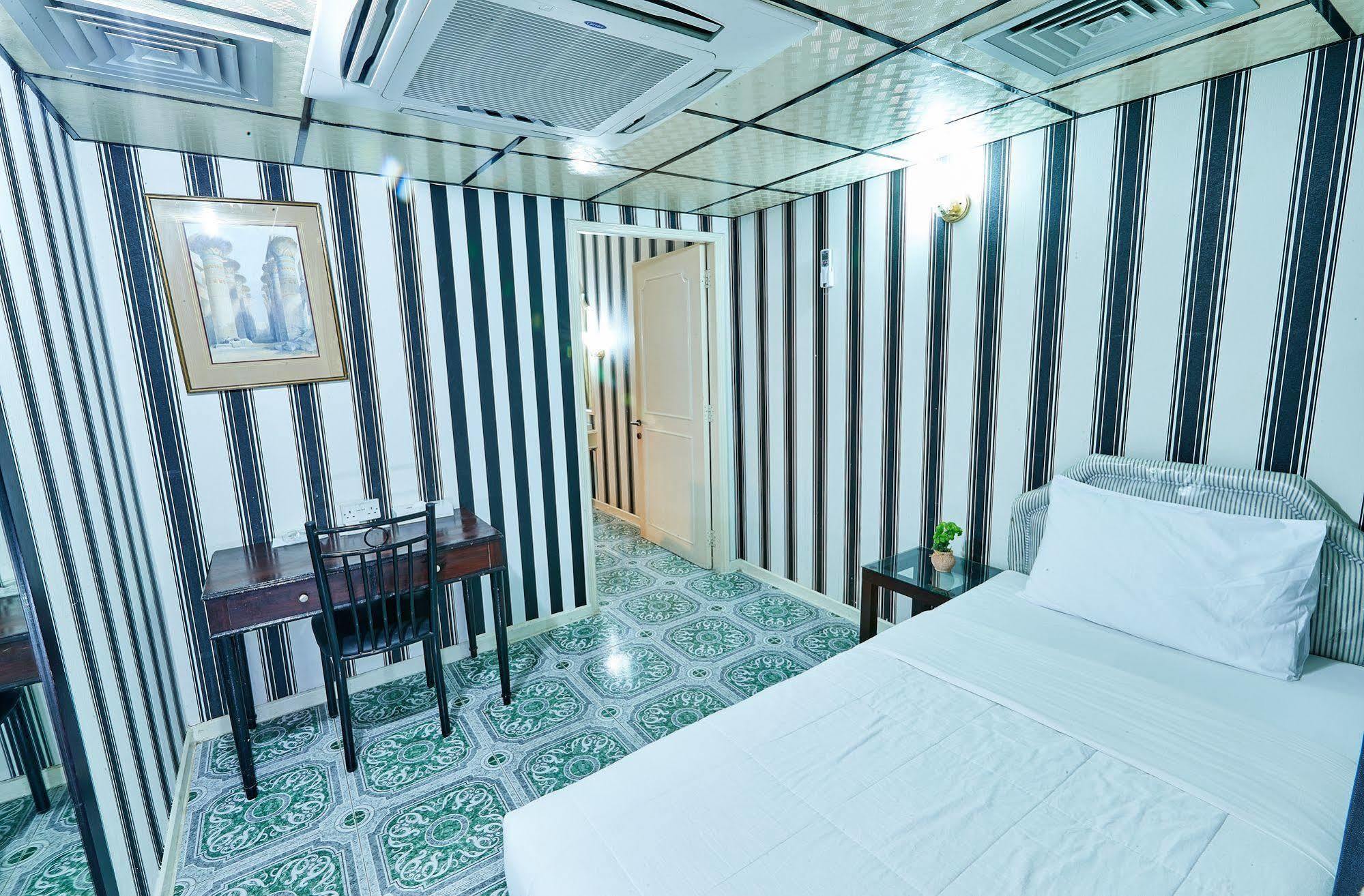 West Hotel *