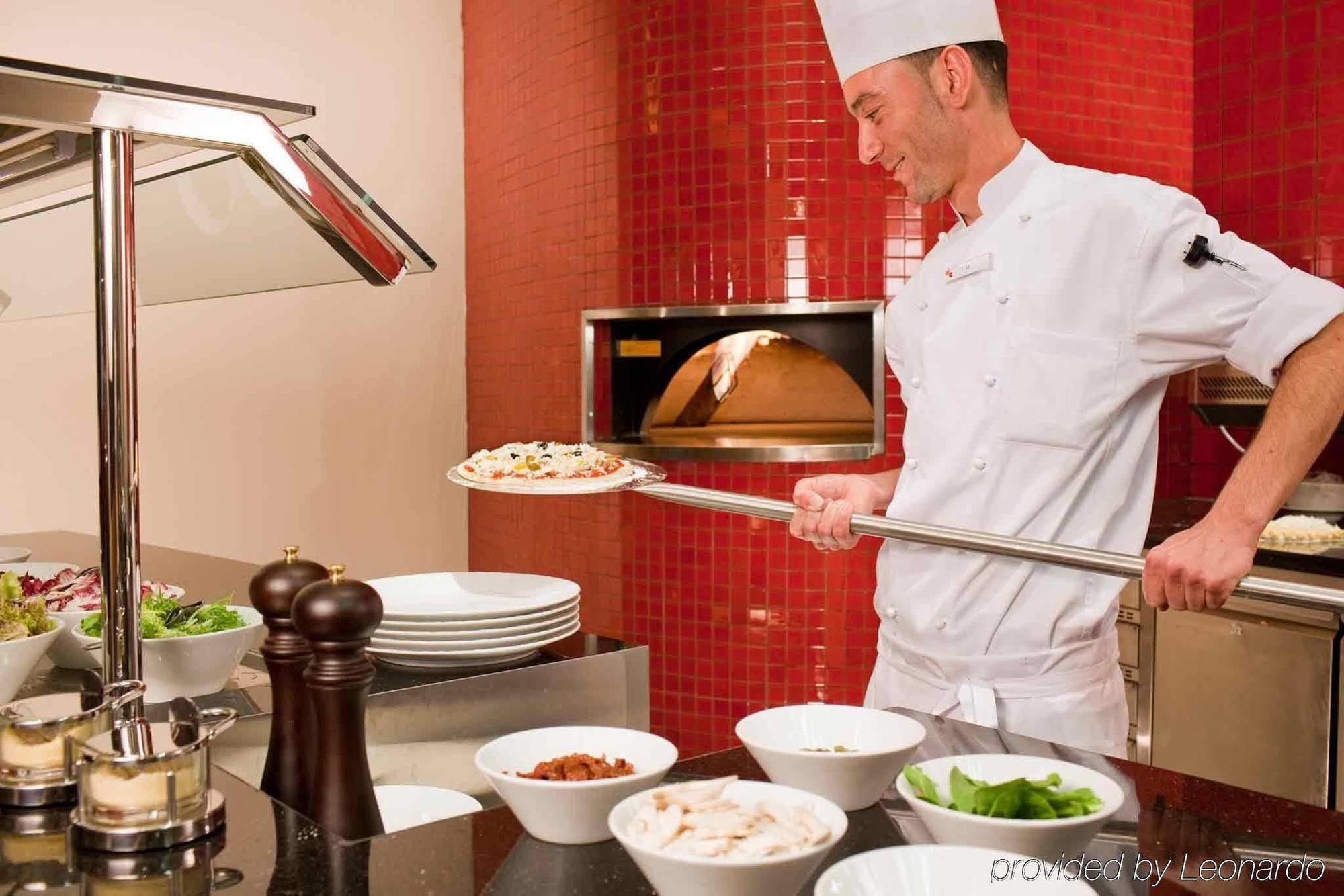 Novotel Mall Avenue Hotel 3*