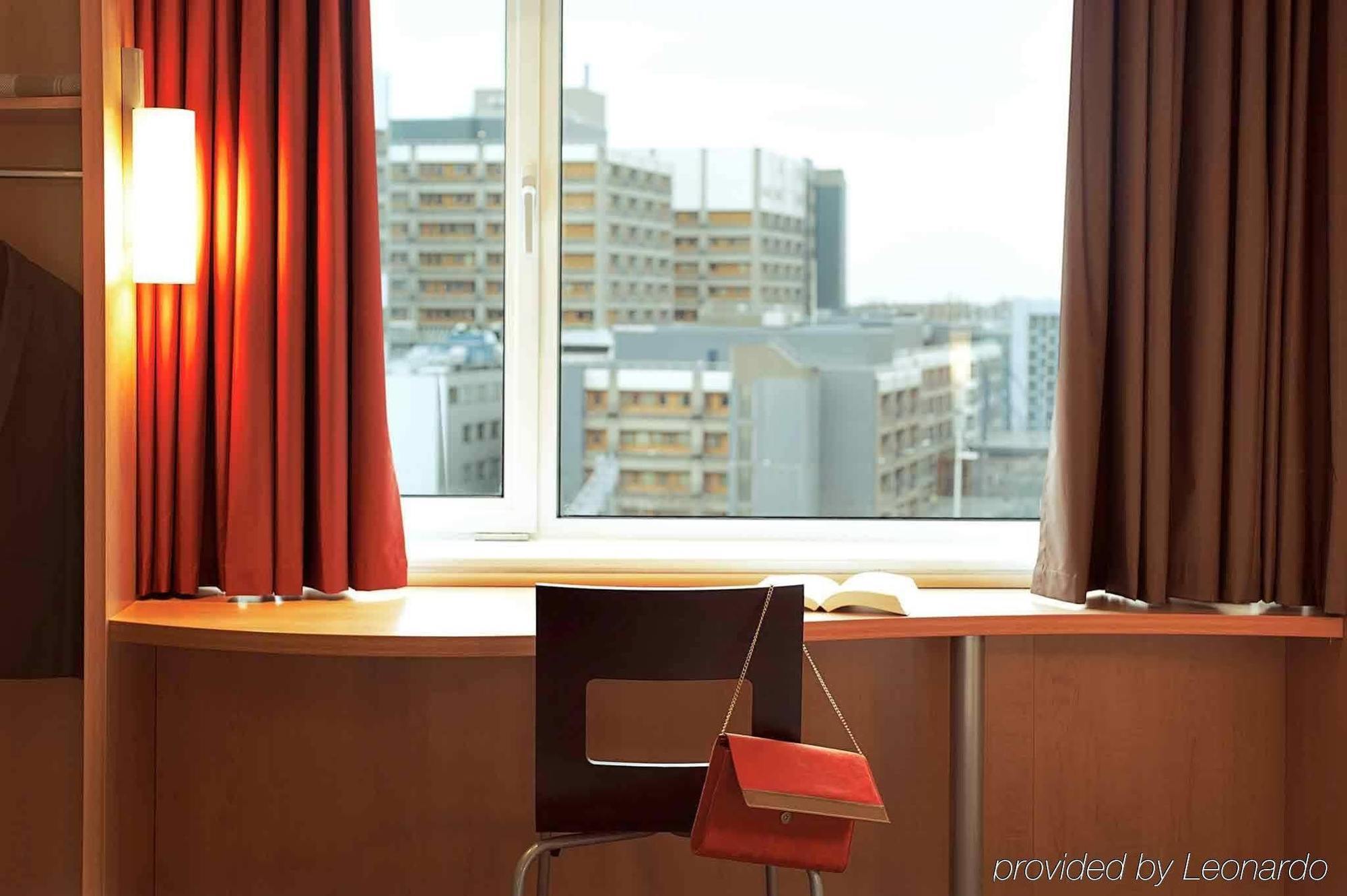 Ibis Mall Avenue Hotel 3*