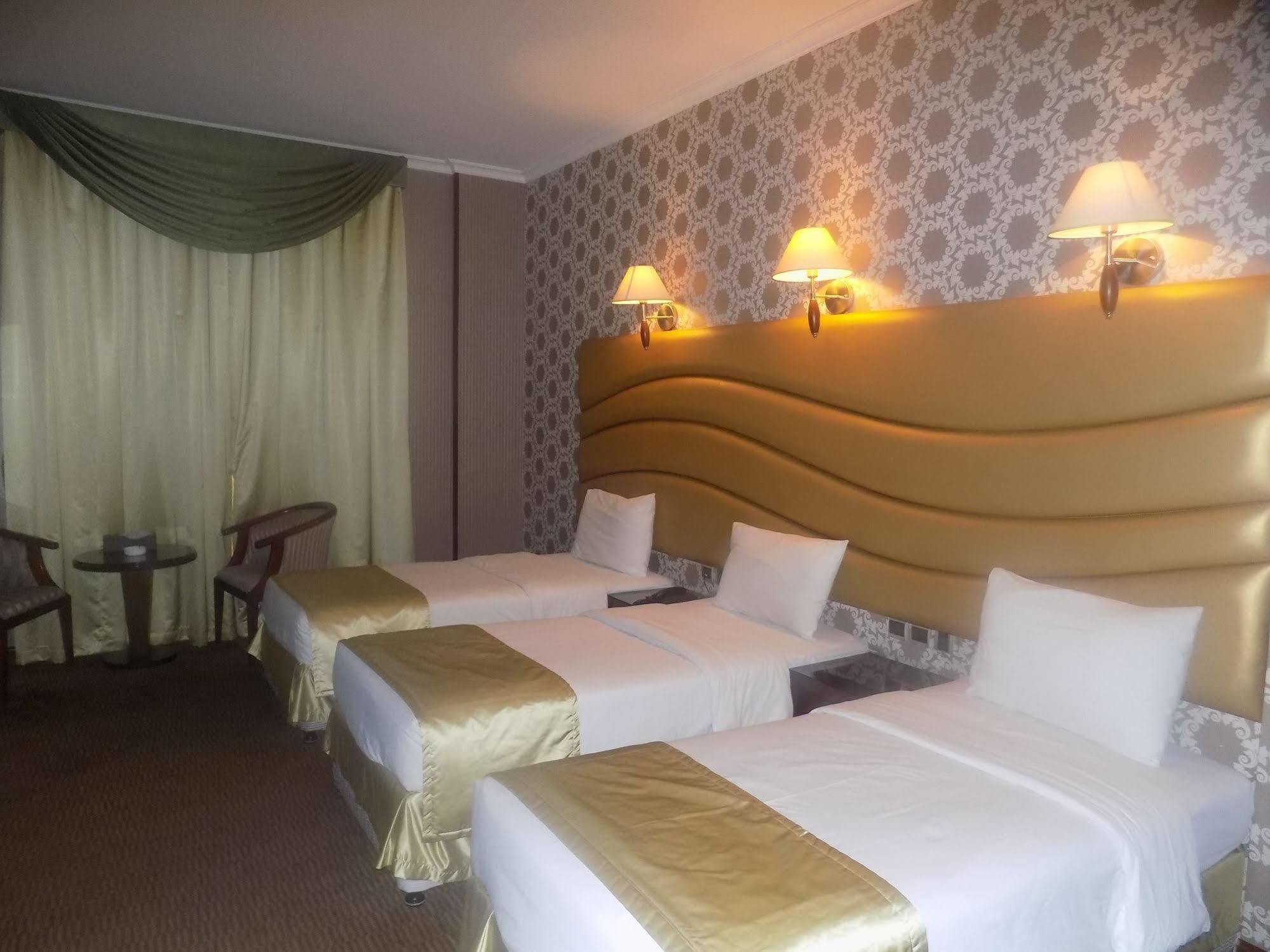 Kings Park Hotel 3*
