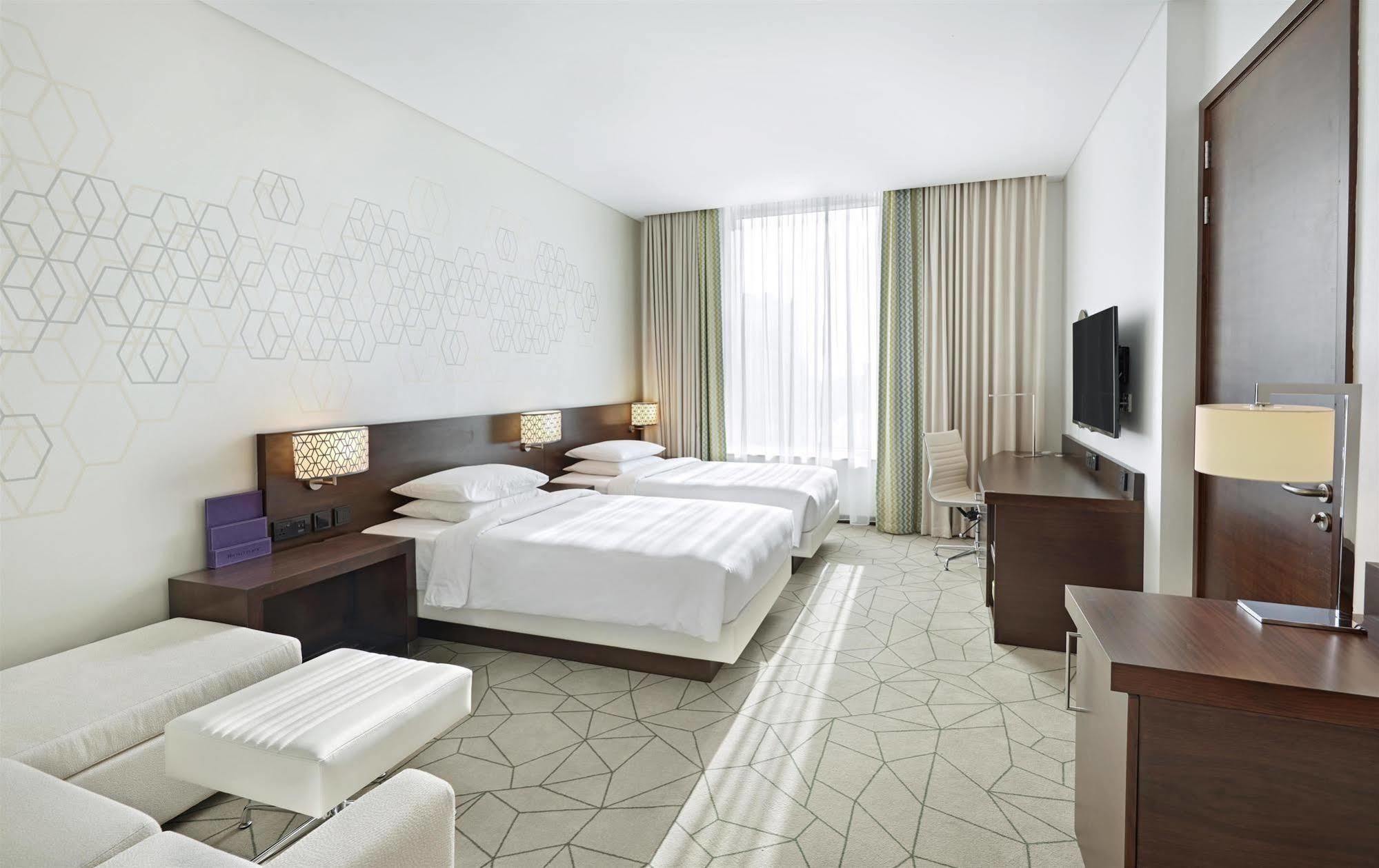 Hotel Hyatt Place Baniyas Square 4*