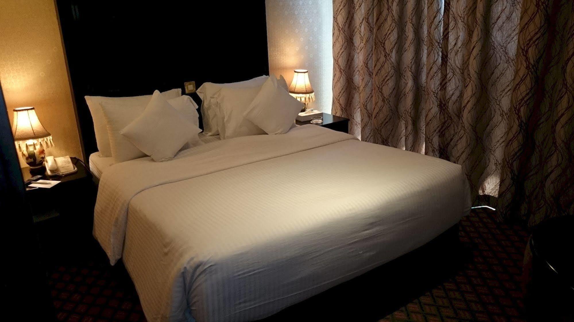 Sandras Hotel 3*