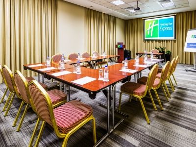 Holiday Inn Express Dubai Jumeirah, An Ihg Hotel Hotel 2*