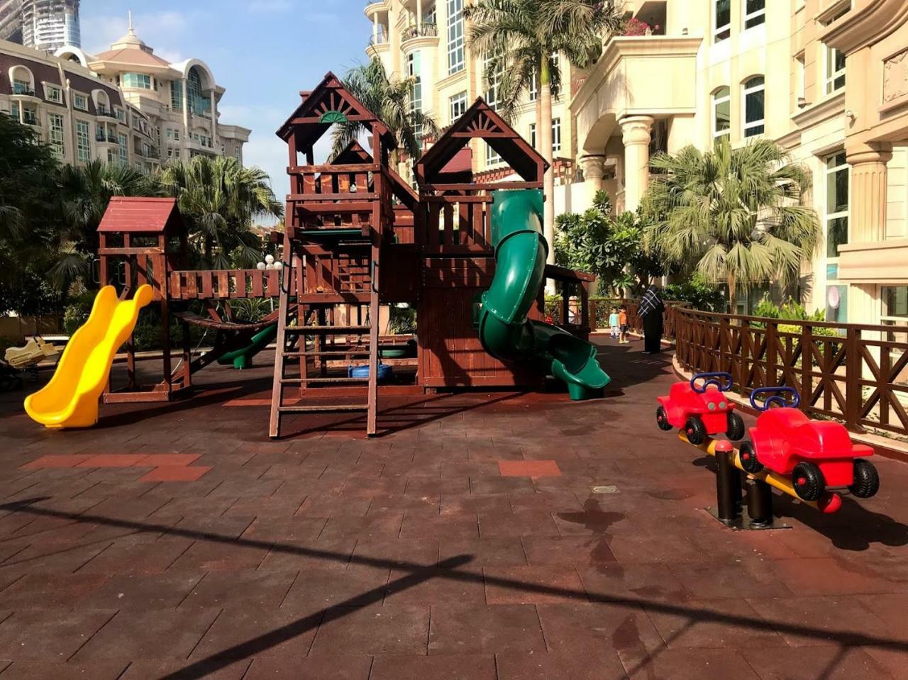 Roda Al Murooj Residences Apartment *