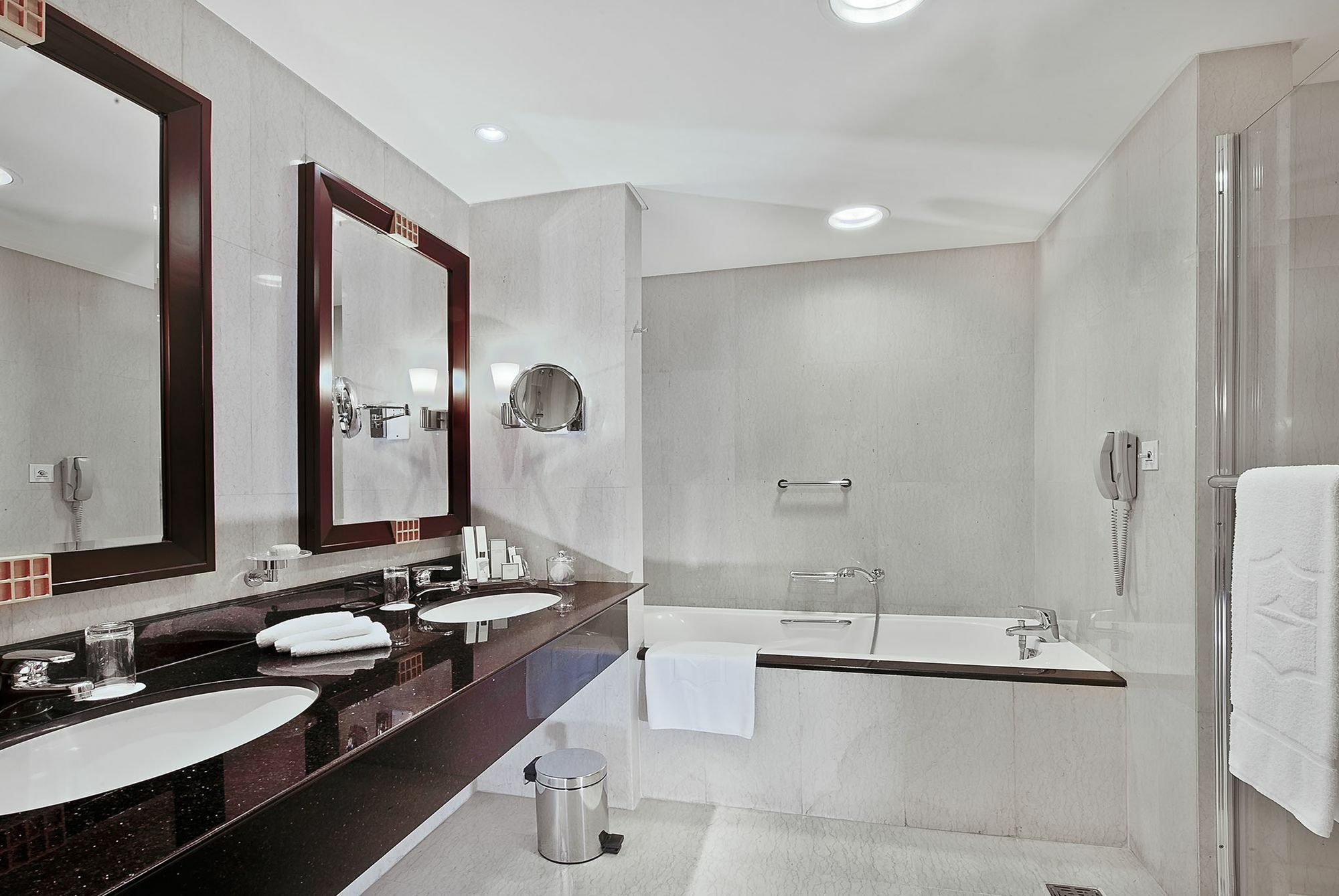 Shangri-La Apartments Aparthotel