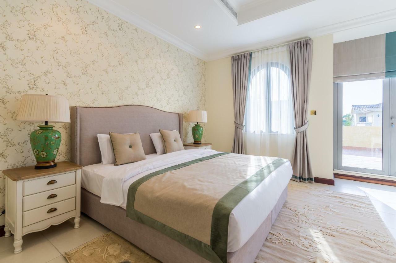 Chic 4br With Assistant And Private Pool On Palm Jumeirah By Deluxe Homes Villa Dubai
