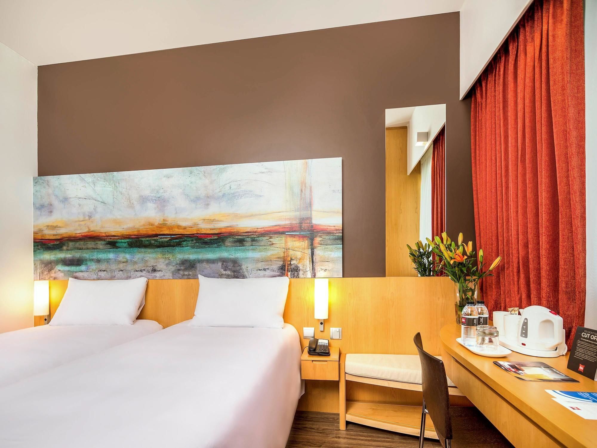 Hotel Ibis One - World Trade Centre