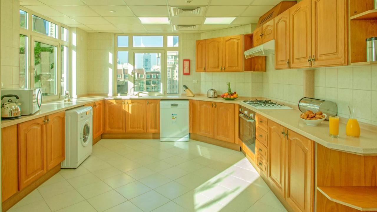 Roda Al Murooj Residences Apartment *
