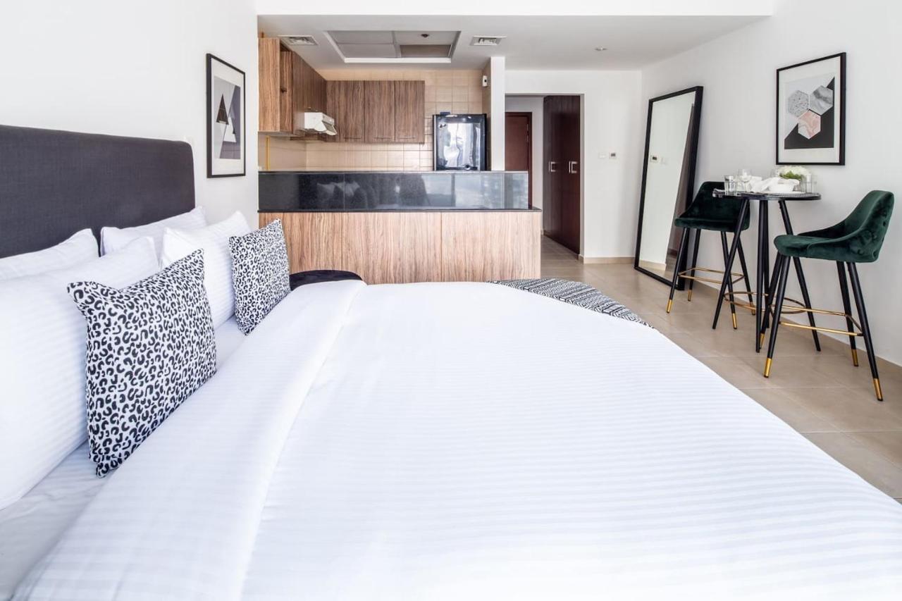 Apartment Frank Porter - Burj Al Noujoum Dubai