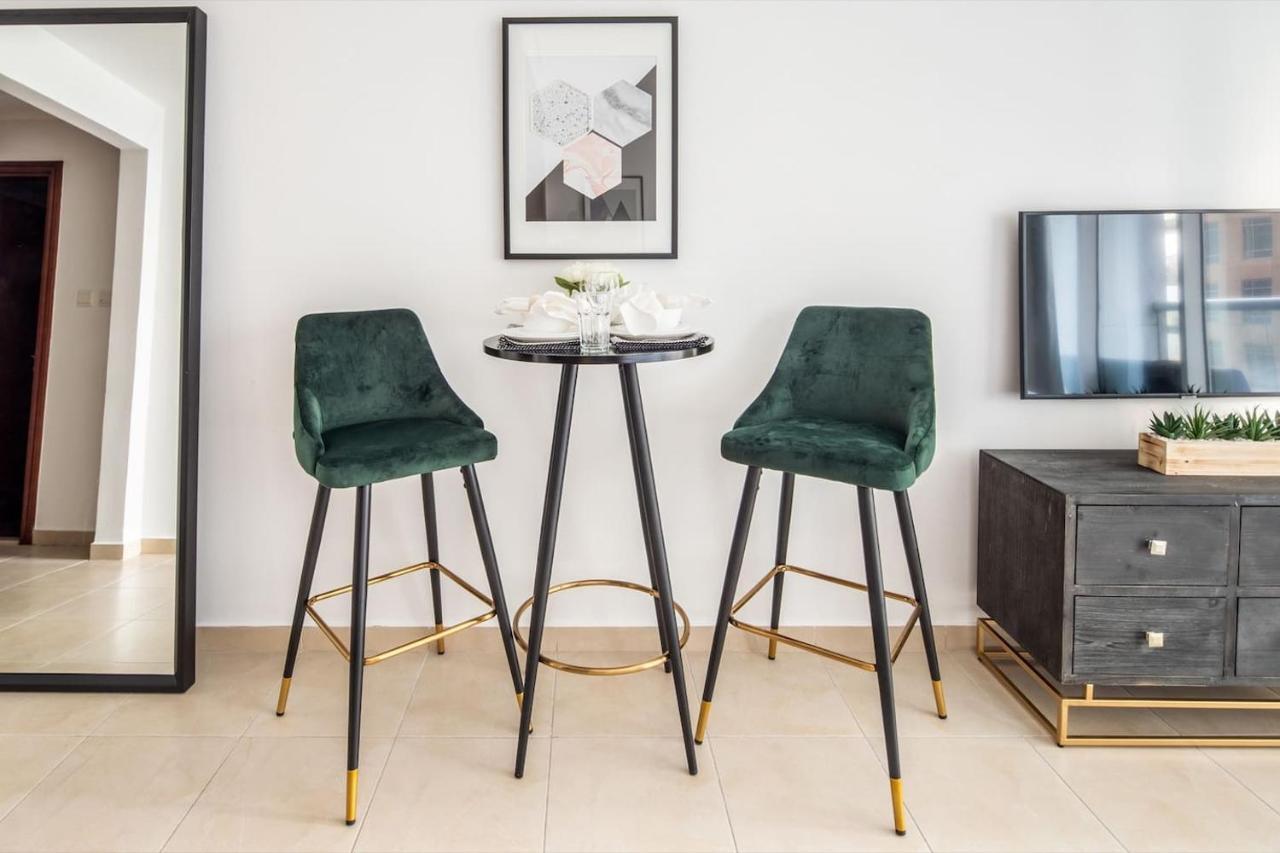 Frank Porter - Burj Al Noujoum Apartment