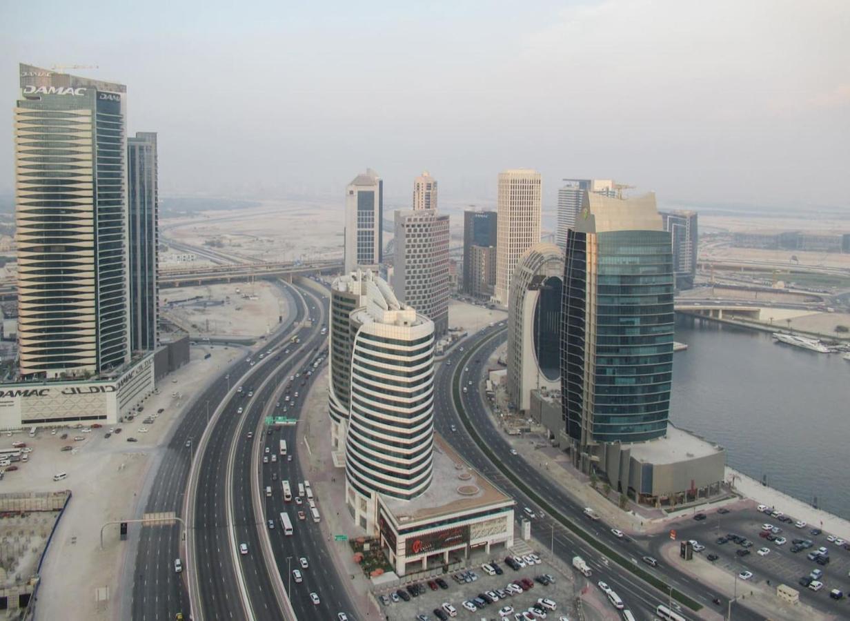 Frank Porter - Burj Al Noujoum Dubai