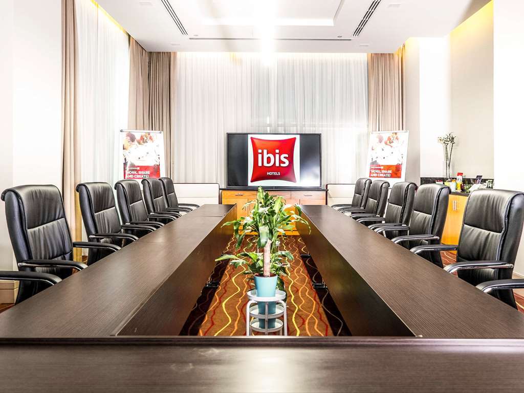 Ibis Mall Avenue Hotel 3*