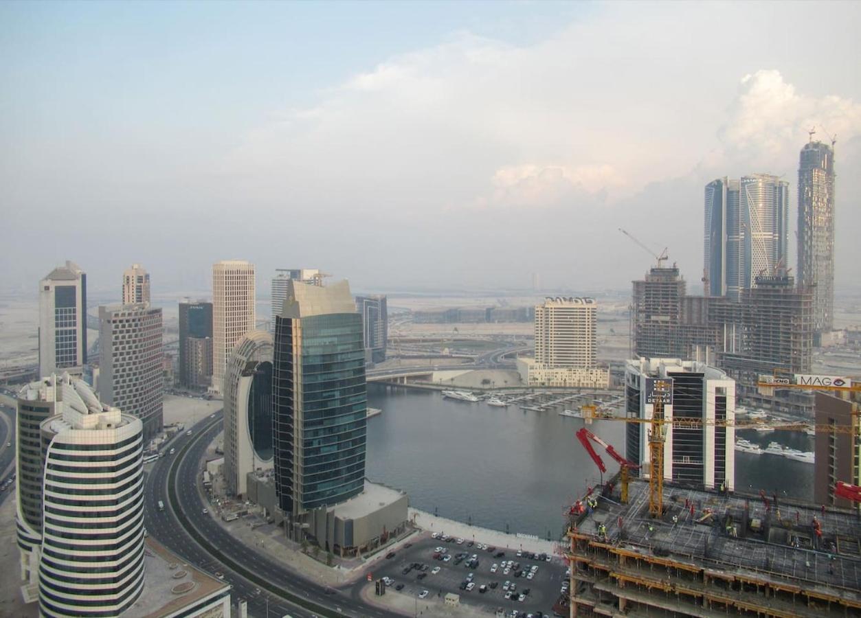Frank Porter - Burj Al Noujoum *