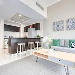 Overlooking Marina Canal 1Br Close To Mall, Promenade & Beach, Bay Central 1, Dubai Marina By Deluxe Holiday Homes