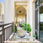 Luxury Designer Interior - Dubai Mall - Bnbmehomes - 6018
