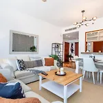 Inbetween Burjk & Dubai Mall Both Walking Distance - 1106