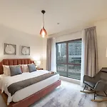 Durrani Homes - Glam Living Besides Dubai Mall- 2Br With Study Third Room Converted