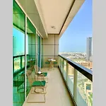 Luxurious Pool View Apt In The Heart Of Downtown.