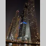 Cayan Tower Luxury Apartment With Sea View