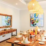 The S Holiday Homes - Stunning 5 Bedrooms Villa At The Palm Jumeirah With Private Beach And Pool