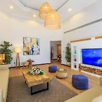 The S Holiday Homes - Stunning 5 Bedrooms Villa At The Palm Jumeirah With Private Beach And Pool