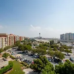Luxe Studio Near Discovery Gardens Metro Station