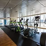 Luxury Apartment On The Metro Facing Dubai Marina